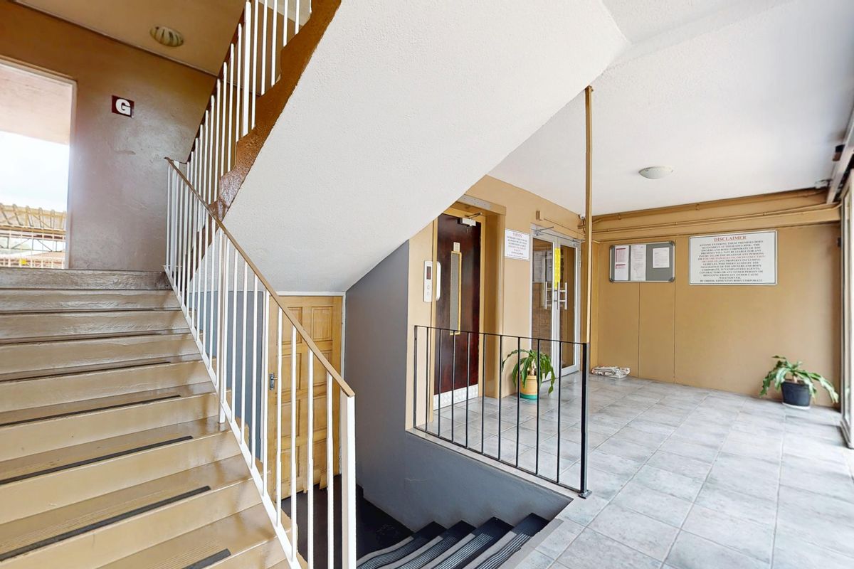 Well-Priced 1.5 Bedroom Apartment with Spacious Living Area in Secure Parkdene Complex - Photo 2