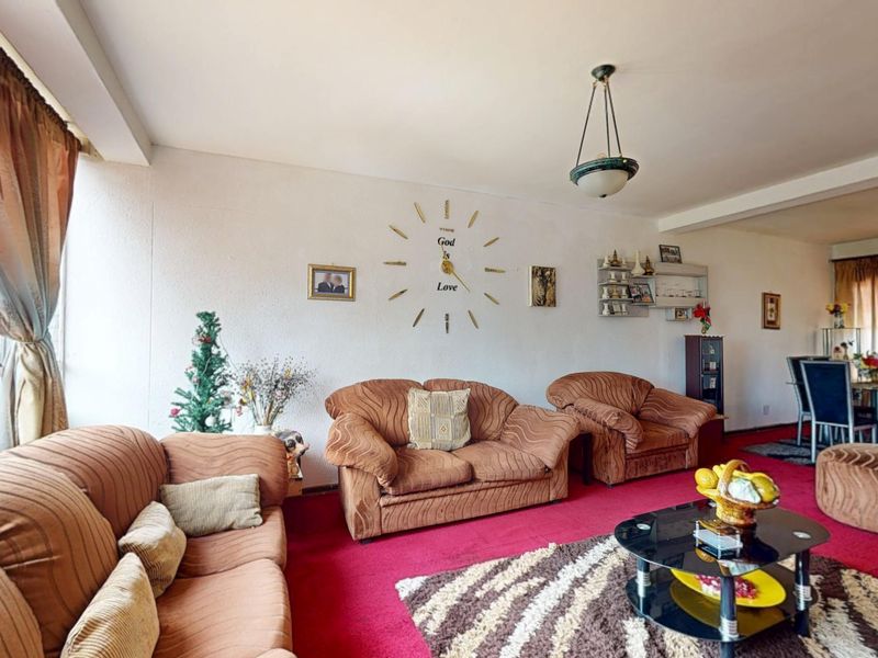 Well-Priced 1.5 Bedroom Apartment with Spacious Living Area in Secure Parkdene Complex - Photo 5