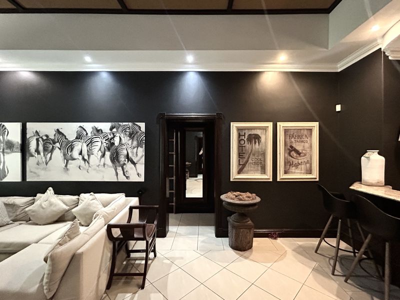 A Breathtaking Freestanding Home on Luxury Golf Estate! - Photo 9