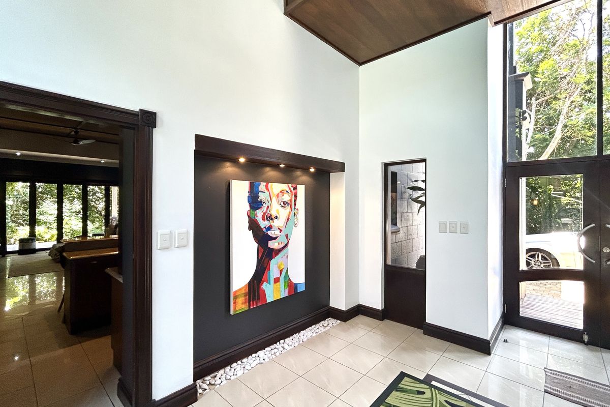 A Breathtaking Freestanding Home on Luxury Golf Estate! - Photo 3