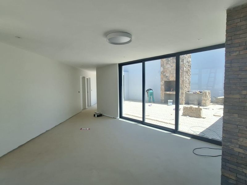 Modern Coastal Masterpiece in Skuilpiesbaai Nature Reserve – Stilbaai West - Photo 3