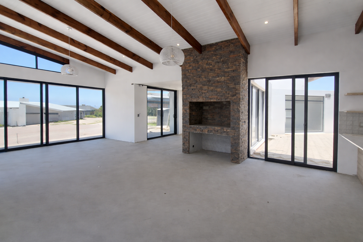 Modern Coastal Masterpiece in Skuilpiesbaai Nature Reserve – Stilbaai West - Photo 2
