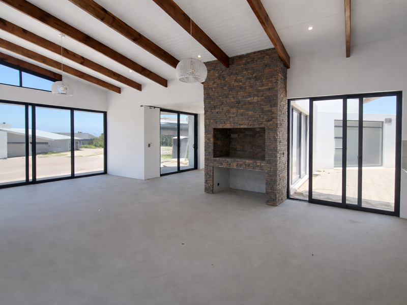 Modern Coastal Masterpiece in Skuilpiesbaai Nature Reserve – Stilbaai West - Photo 2