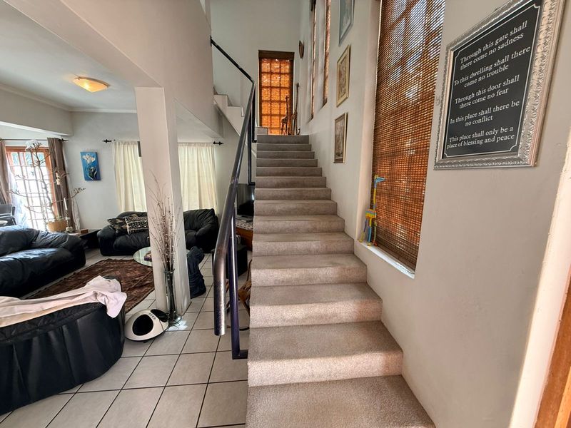 An Enchanting 3 Bedroom, 3 Bathroom Home with Endless Possibilities - Photo 5