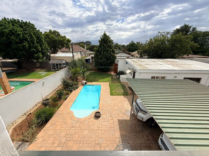 An Enchanting 3 Bedroom, 3 Bathroom Home with Endless Possibilities - Photo 10