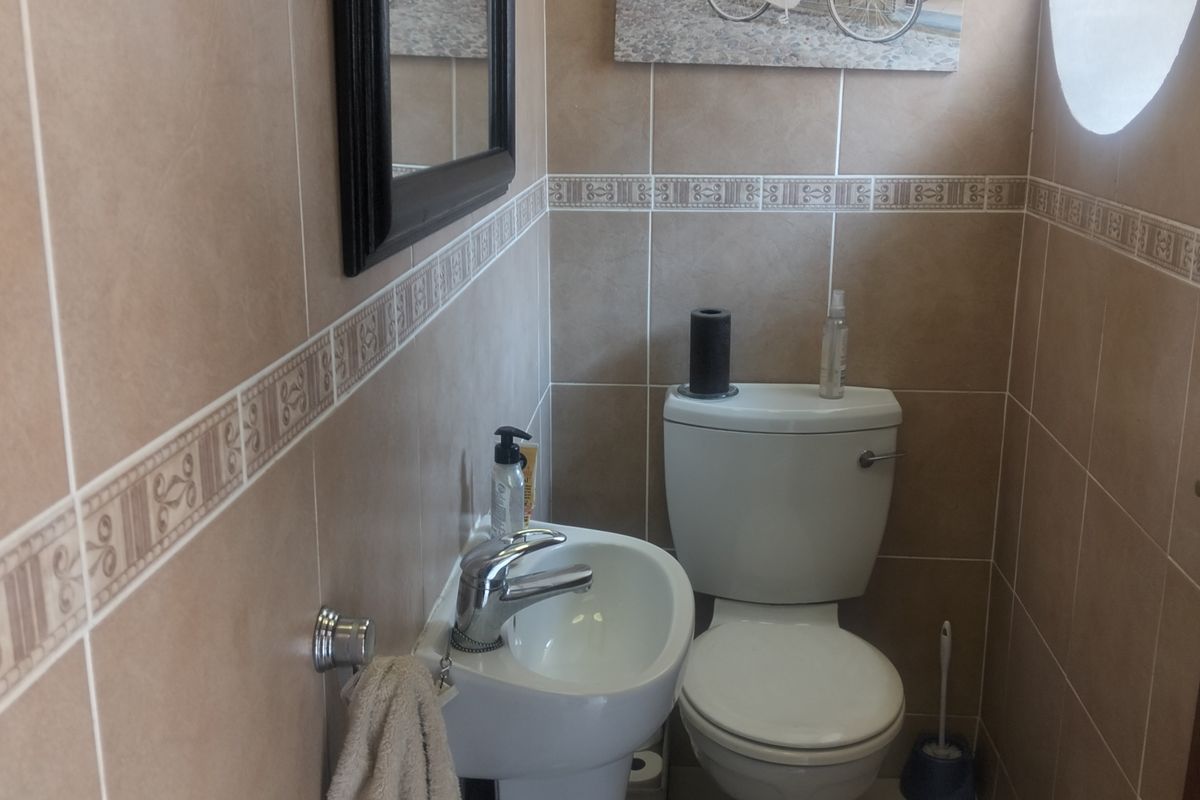 4 Bedroom spacious townhouse for sale - Photo 3