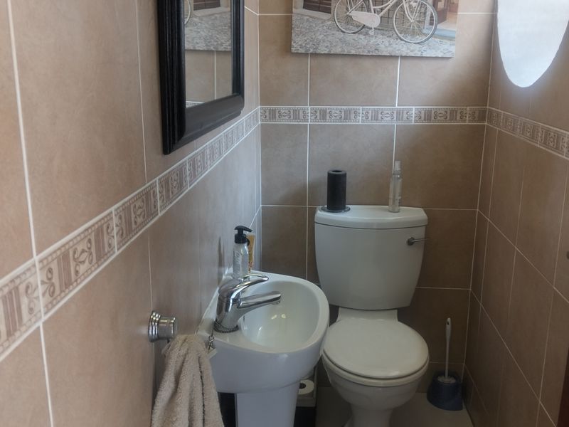 4 Bedroom spacious townhouse for sale - Photo 3