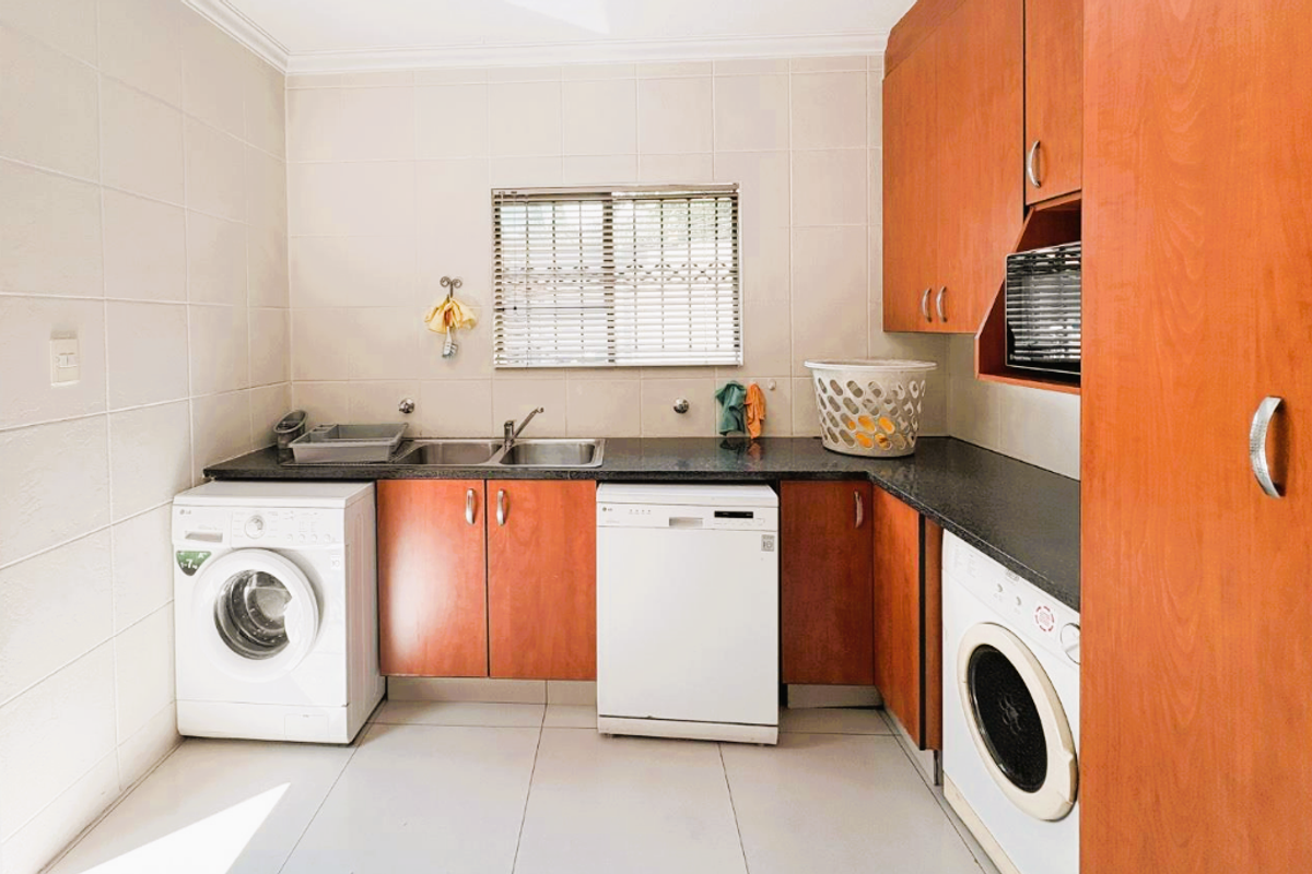 4 Bedroom spacious townhouse for sale - Photo 4