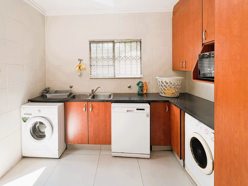 4 Bedroom spacious townhouse for sale - Photo 4