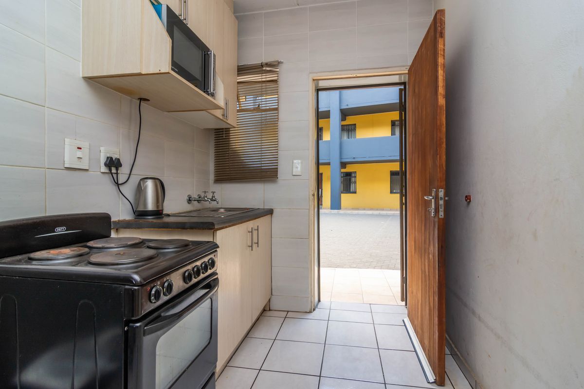 Modern 2-Bedroom Apartment in Emfuleni Heights – Exceptional Value & Prime Location - Photo 3