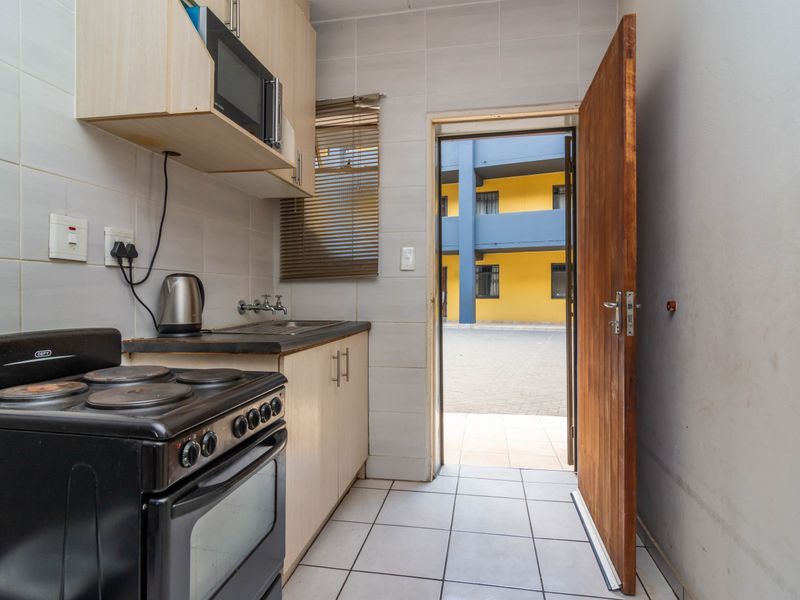 Modern 2-Bedroom Apartment in Emfuleni Heights – Exceptional Value & Prime Location - Photo 3