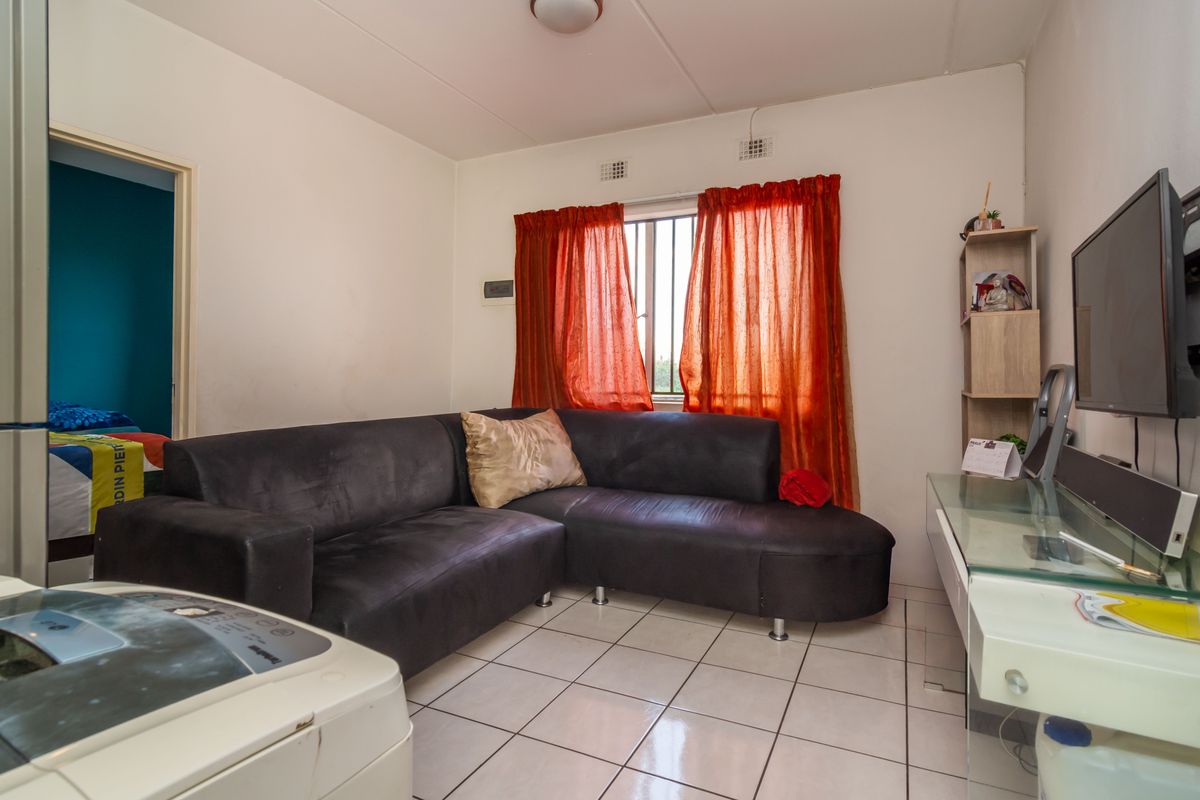 Modern 2-Bedroom Apartment in Emfuleni Heights – Exceptional Value & Prime Location - Photo 2