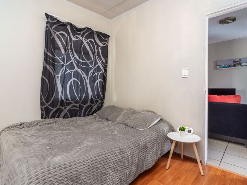 🌟 Modern Living in the Heart of Fleurhof Ext 7 - Photo 5