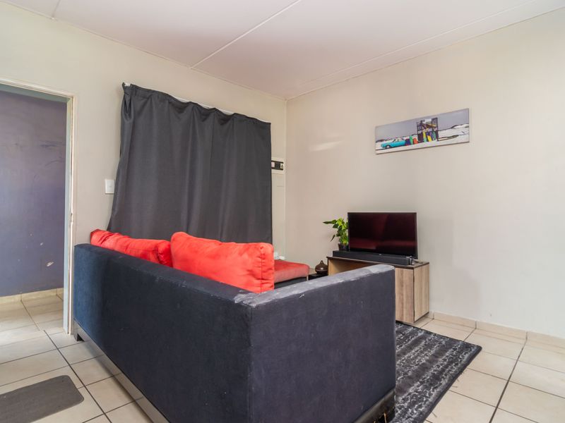 🌟 Modern Living in the Heart of Fleurhof Ext 7 - Photo 7