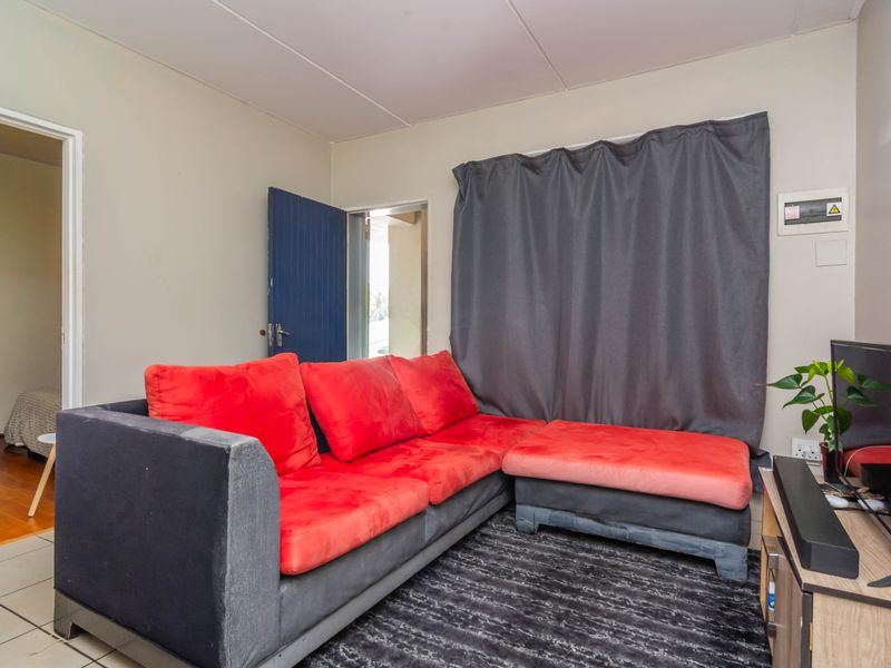 🌟 Modern Living in the Heart of Fleurhof Ext 7 - Photo 8