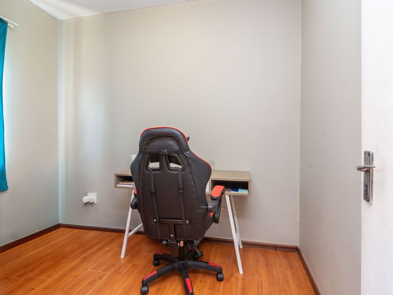 🌟 Modern Living in the Heart of Fleurhof Ext 7 - Photo 6