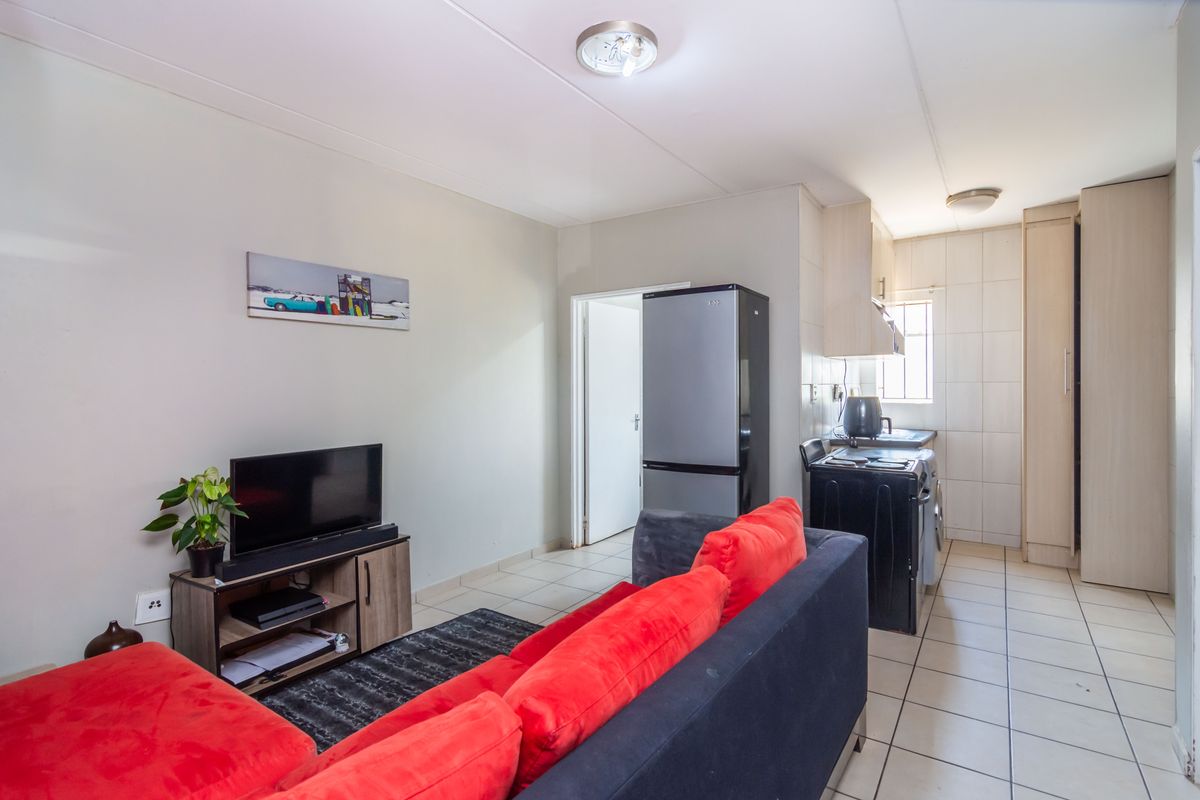 🌟 Modern Living in the Heart of Fleurhof Ext 7 - Photo 3