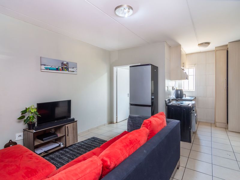 🌟 Modern Living in the Heart of Fleurhof Ext 7 - Photo 3