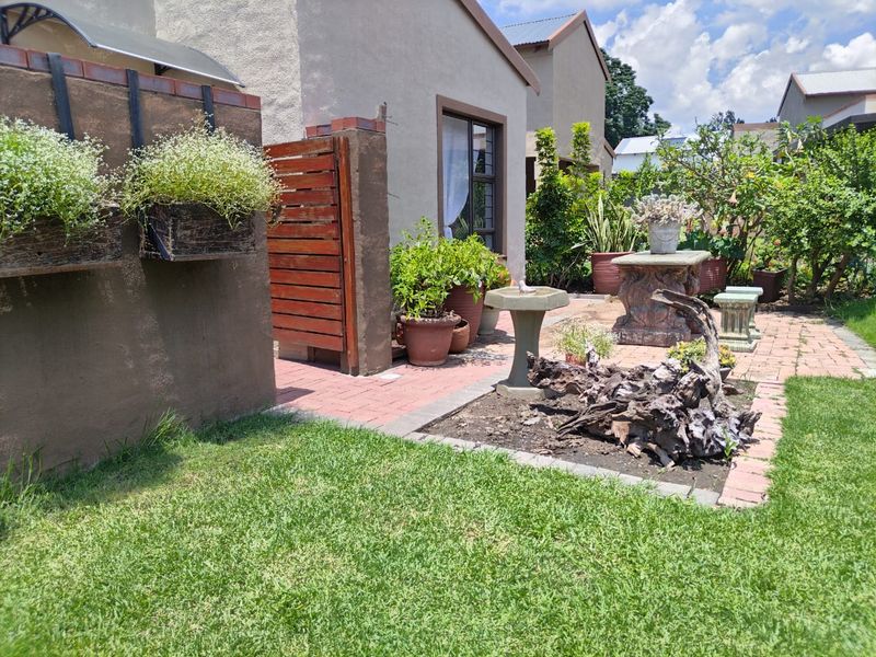 Relaxed Retirement Living in the Heart of Casa Valde - Photo 4
