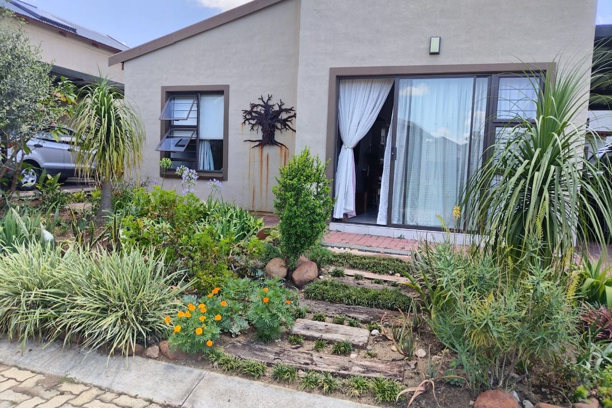Relaxed Retirement Living in the Heart of Casa Valde - Photo 3