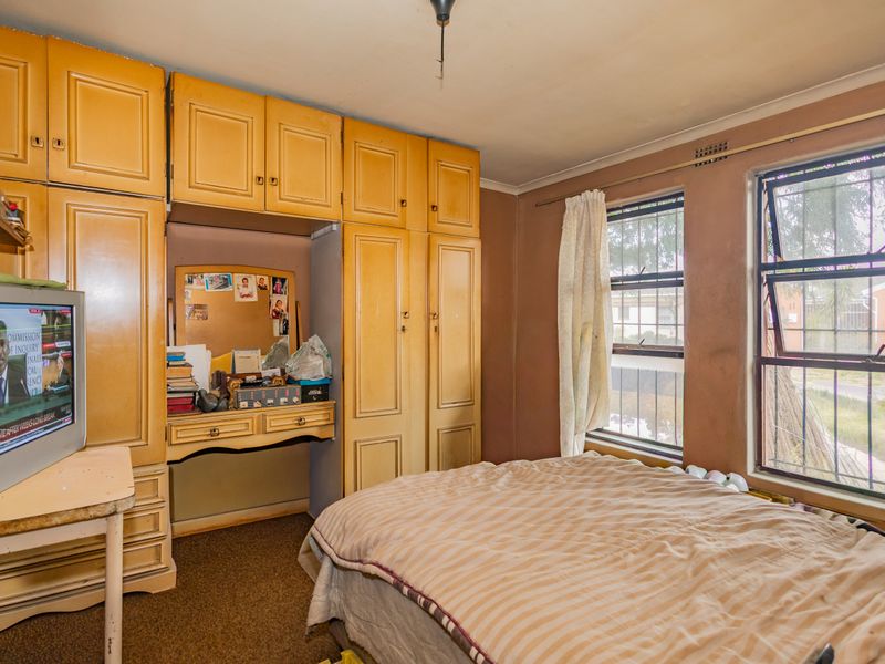 3-Bedroom Fixer-Upper on Large Plot | Northpine - Photo 2