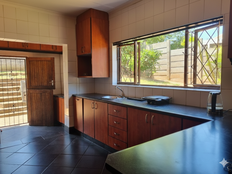 Spacious 3-Bedroom Family Home with Flatlet - Photo 5