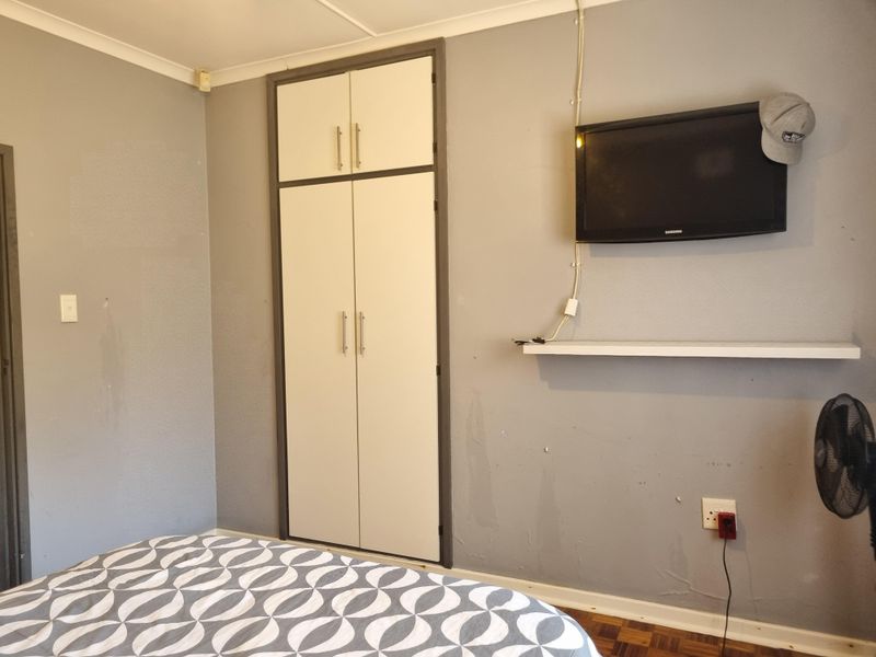 Spacious 3-Bedroom Family Home with Flatlet - Photo 10