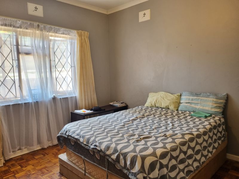 Spacious 3-Bedroom Family Home with Flatlet - Photo 9