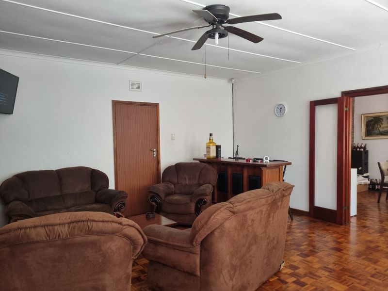 Spacious 3-Bedroom Family Home with Flatlet - Photo 3