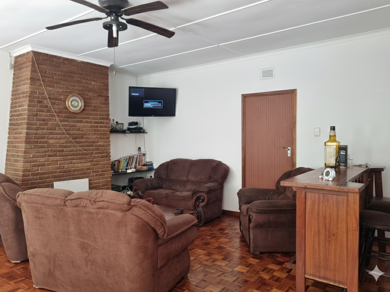 Spacious 3-Bedroom Family Home with Flatlet - Photo 2