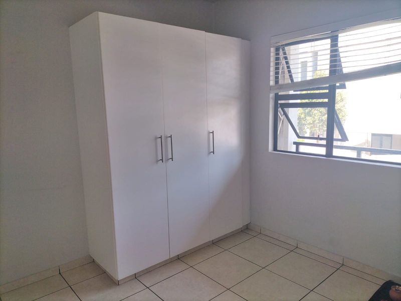 Central 2-bedroom apartment for a great investment or starter home! - Photo 10
