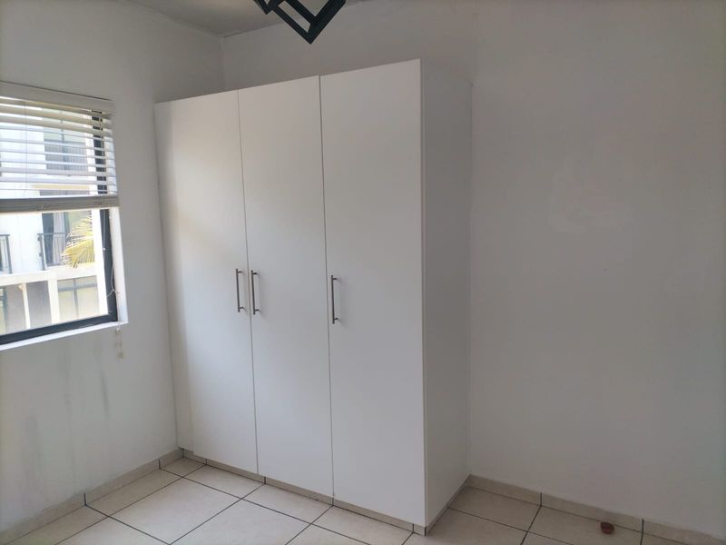 Central 2-bedroom apartment for a great investment or starter home! - Photo 8