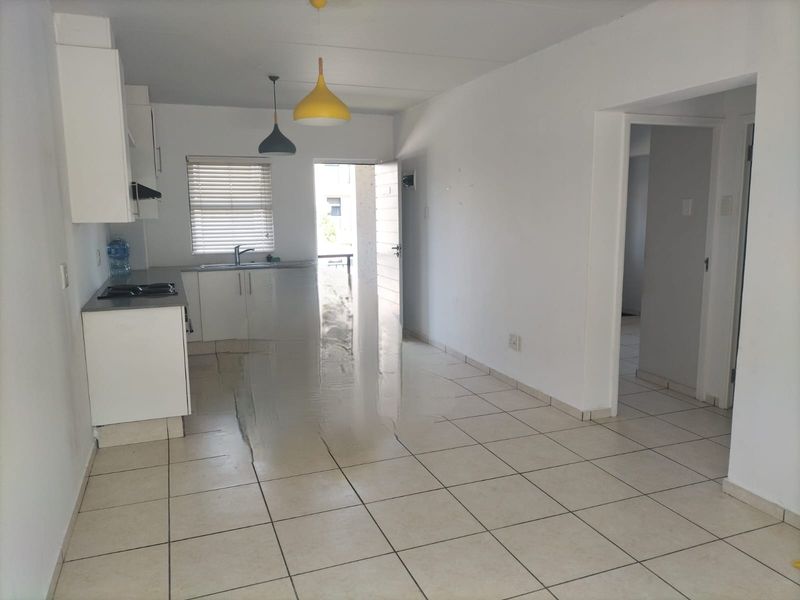 Central 2-bedroom apartment for a great investment or starter home! - Photo 6