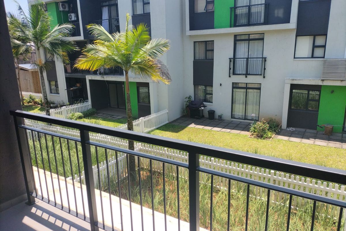 Central 2-bedroom apartment for a great investment or starter home! - Photo 2