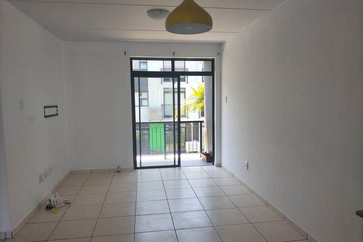 Central 2-bedroom apartment for a great investment or starter home! - Photo 5