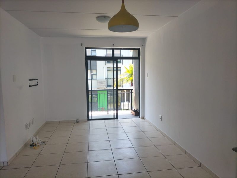 Central 2-bedroom apartment for a great investment or starter home! - Photo 5