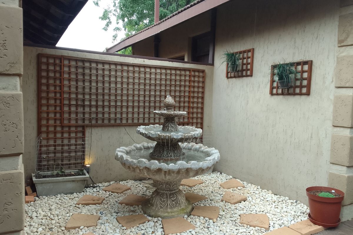 Breathtaking, Turnkey Family Home with Exceptional Entertainment in Protea Park - Photo 2