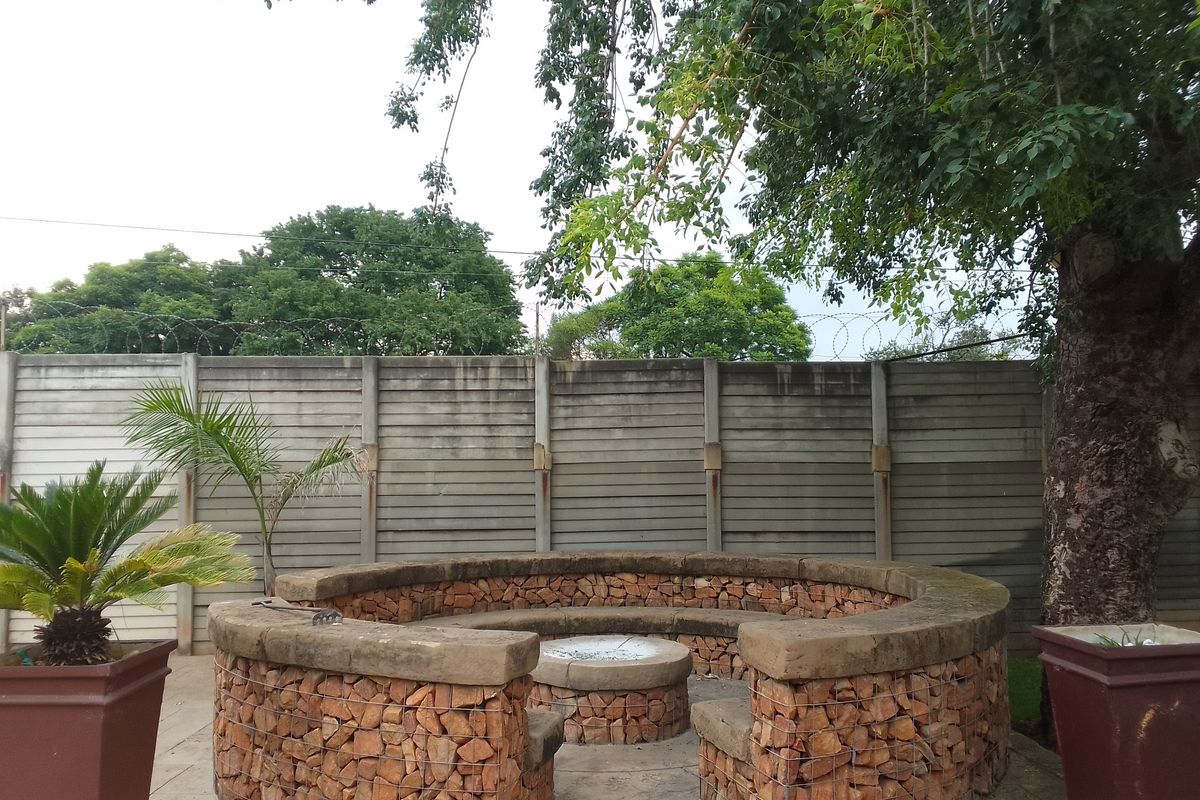 Breathtaking, Turnkey Family Home with Exceptional Entertainment in Protea Park - Photo 3