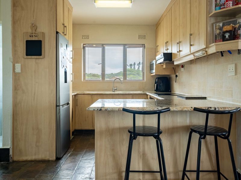 Neat as a pin with breathtaking ocean views! - Photo 8