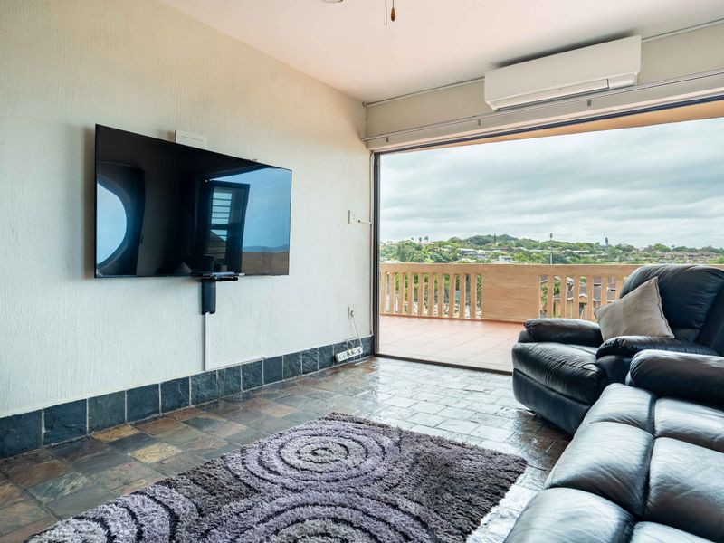 Neat as a pin with breathtaking ocean views! - Photo 6