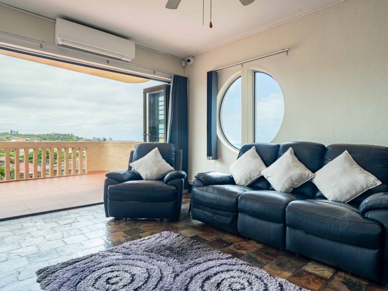 Neat as a pin with breathtaking ocean views! - Photo 4
