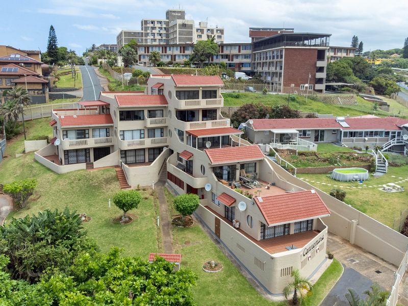 Neat as a pin with breathtaking ocean views! - Photo 3