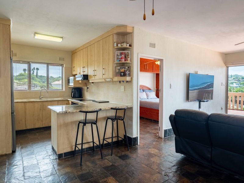 Neat as a pin with breathtaking ocean views! - Photo 10