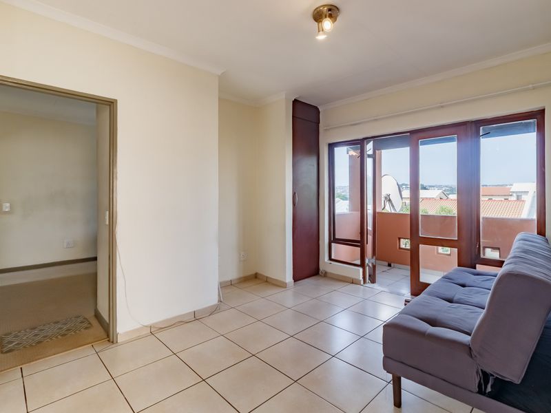 1 Bed 1 Bath Spacious Unit in Waterfall Heights - Photo 5