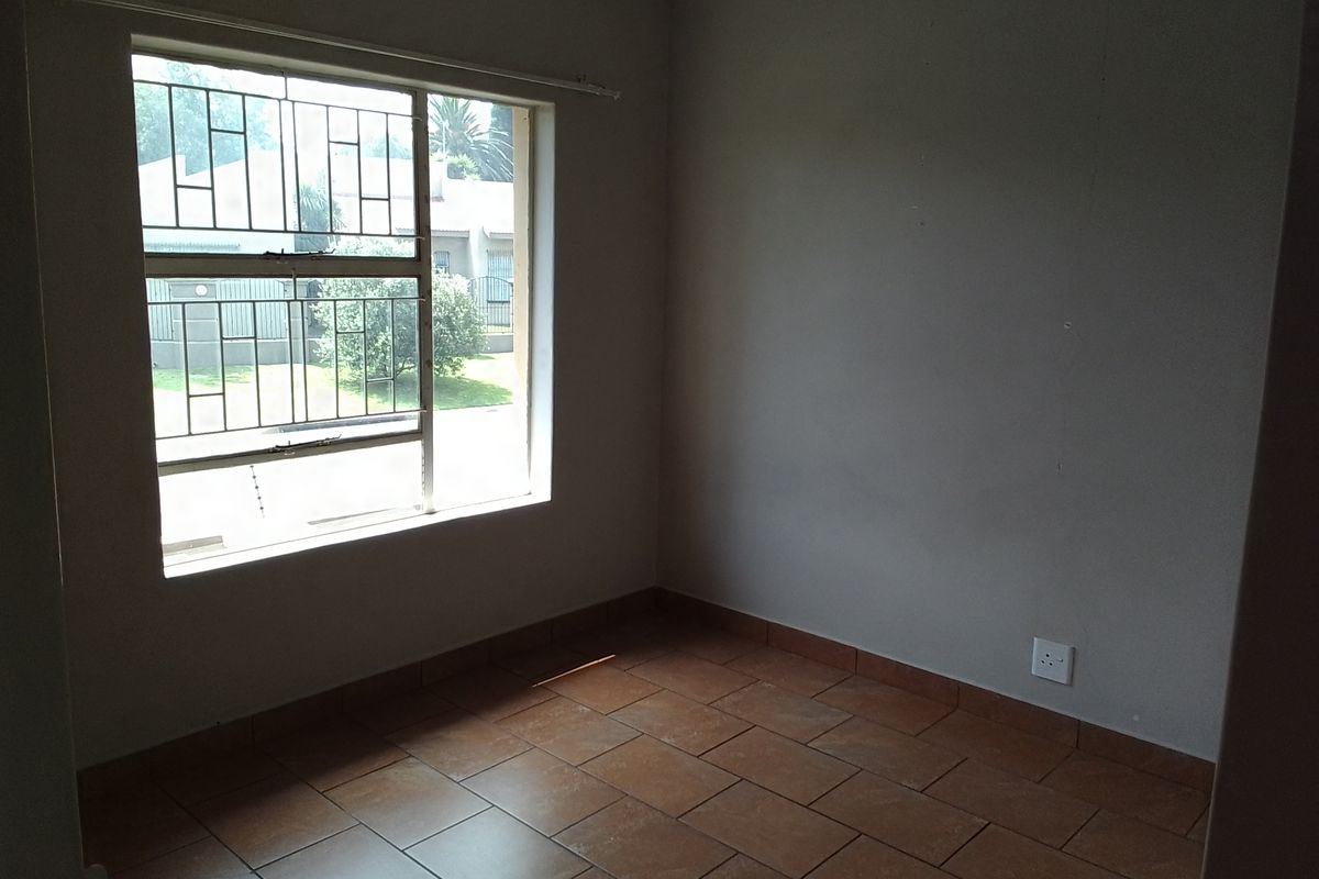 Stunning 2-bedroom duplex in Vanderbijlpark SE 4, perfect for modern living and comfortable lifestyl - Photo 5
