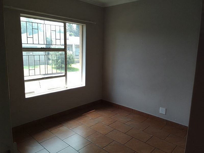 Stunning 2-bedroom duplex in Vanderbijlpark SE 4, perfect for modern living and comfortable lifestyl - Photo 5