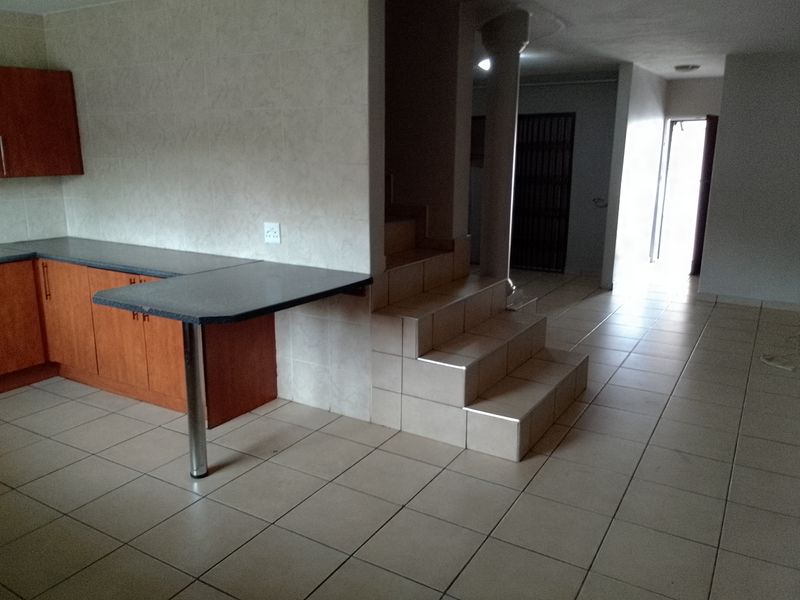 Stunning 2-bedroom duplex in Vanderbijlpark SE 4, perfect for modern living and comfortable lifestyl - Photo 1