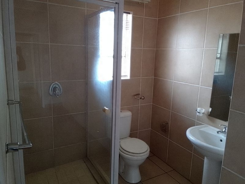 Stunning 2-bedroom duplex in Vanderbijlpark SE 4, perfect for modern living and comfortable lifestyl - Photo 8