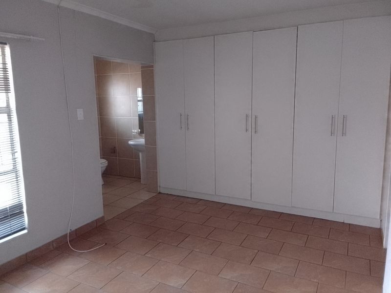 Stunning 2-bedroom duplex in Vanderbijlpark SE 4, perfect for modern living and comfortable lifestyl - Photo 9
