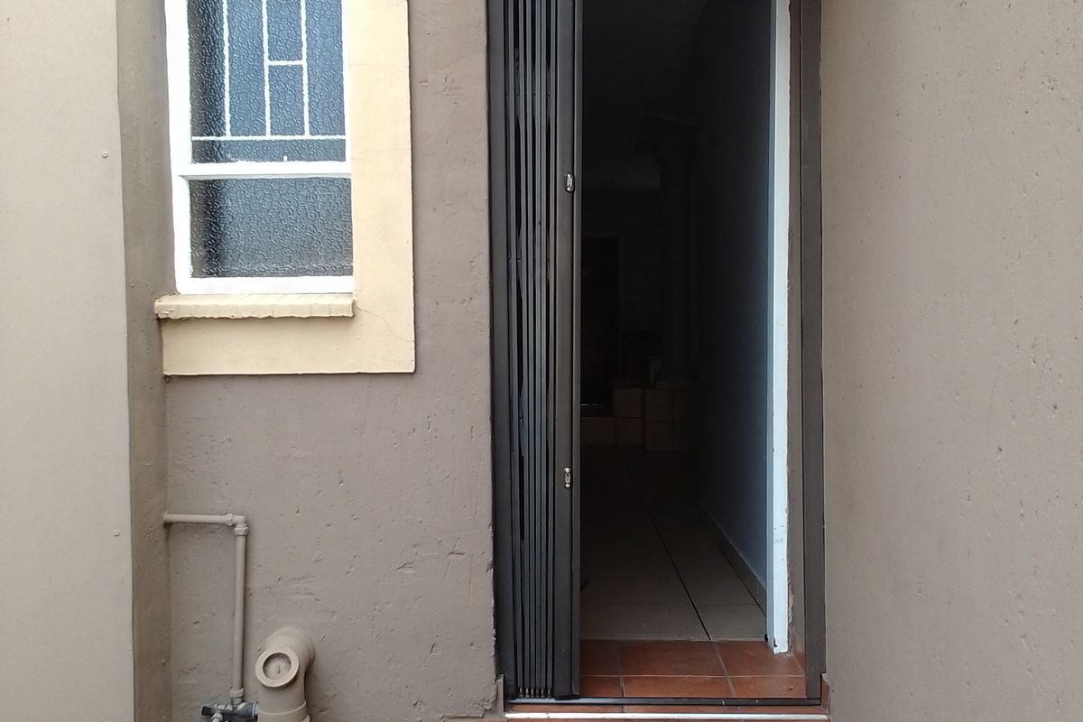 Stunning 2-bedroom duplex in Vanderbijlpark SE 4, perfect for modern living and comfortable lifestyl - Photo 3